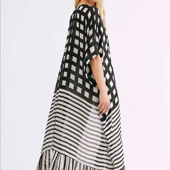 Restocked!! Geo Print Kimono Duster - Picture 3 of 8